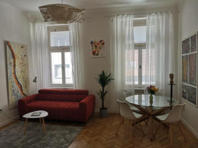 Downtown 3 BDR Charm - walk to all attractions